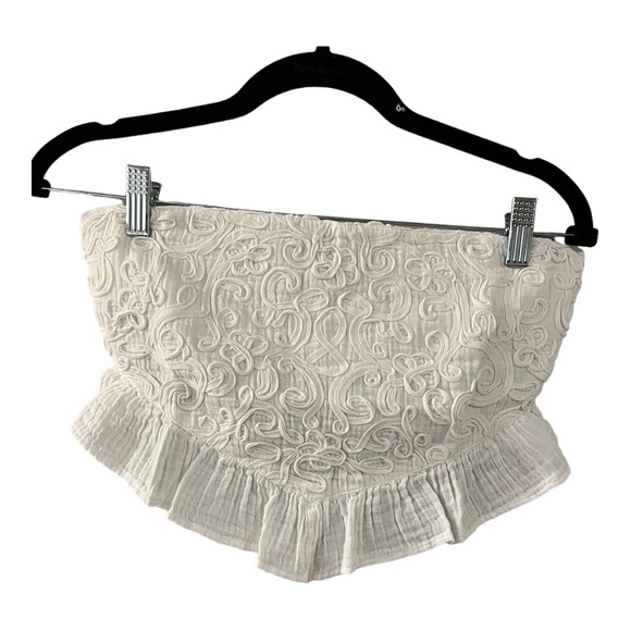 aerie Tops - AERIE NWT FLORAL WHITE CROP TOP. 15 INCHES PIT TO PIT. LENGTH 10 INCHES